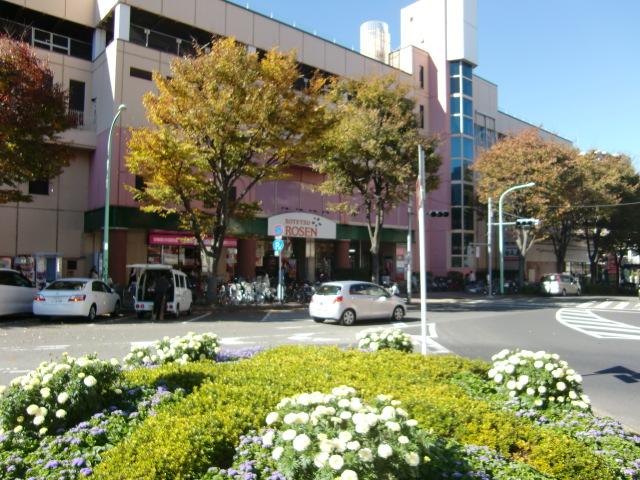 Shopping centre. 1390m business hours until the Sotetsu Rosen / 1F 8:00 ~ 22:45, 2F 9:00 ~ 21:00 (2013 September 26, 2008)