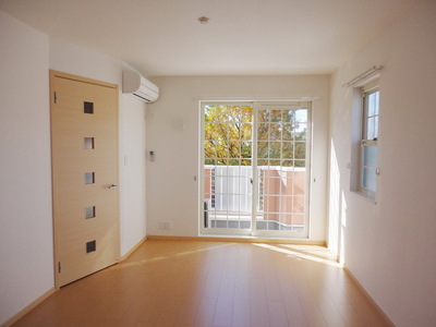 Living and room. ☆ Bright living ☆