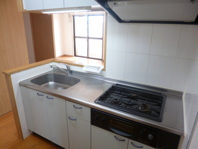Kitchen. ☆ With a three-necked grill ☆ System kitchen ☆
