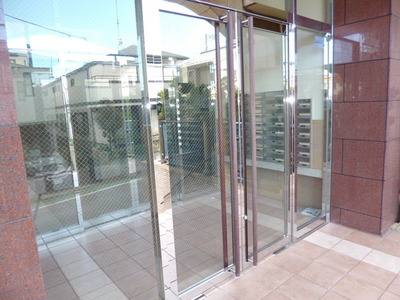 Entrance. ☆ Auto-lock of peace of mind ☆