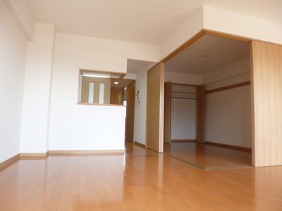 Living and room. ☆ Popular counter kitchen ☆