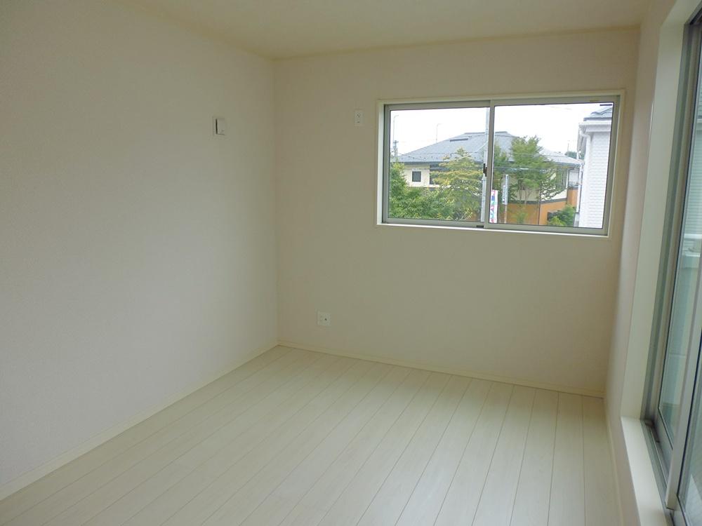 Non-living room. 2 Phase 1 Building