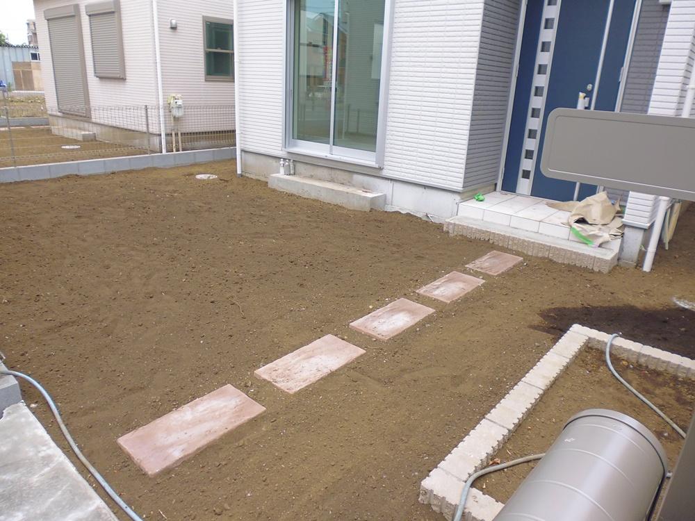 Garden. 2 Phase 1 Building