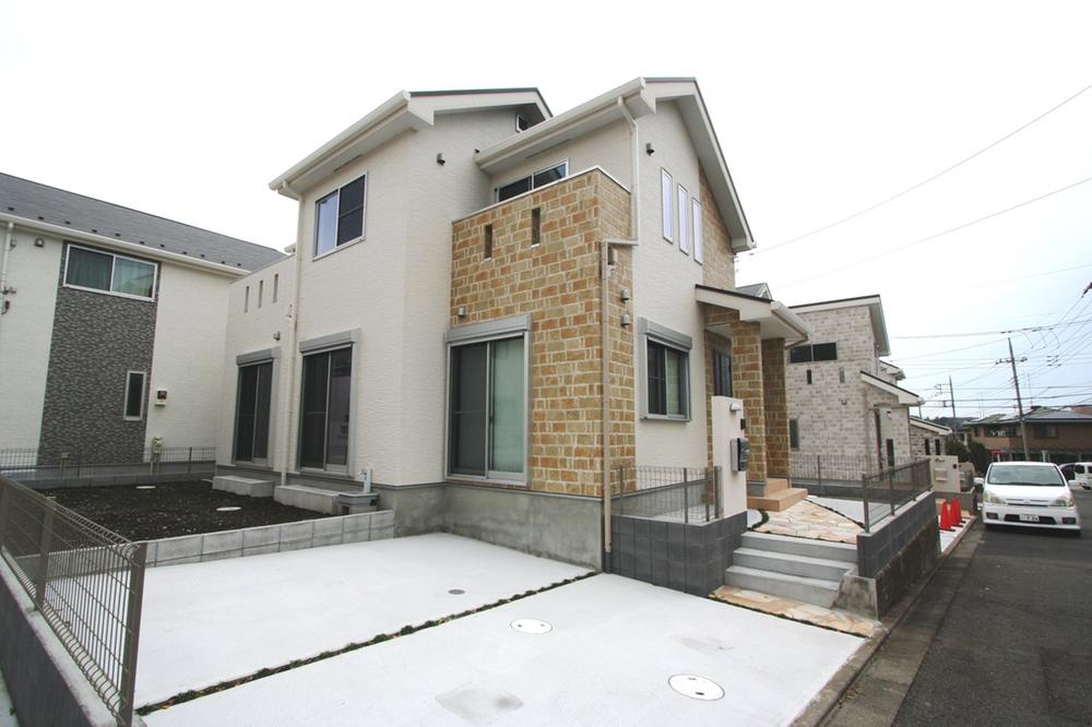 Local appearance photo. Local (11 May 2013) Shooting