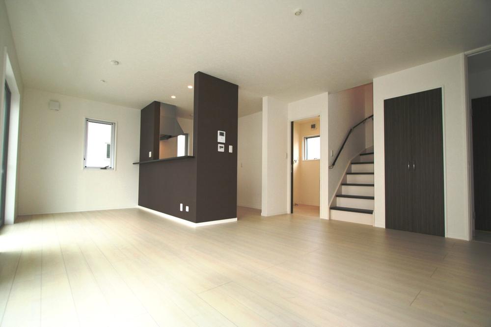 Living. Local (11 May 2013) Shooting