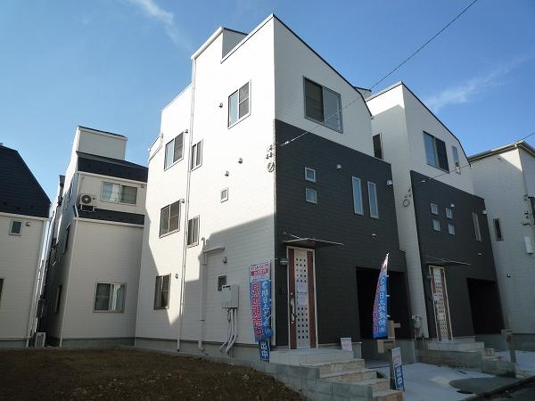 Local appearance photo. Local (12 May 2013) Shooting