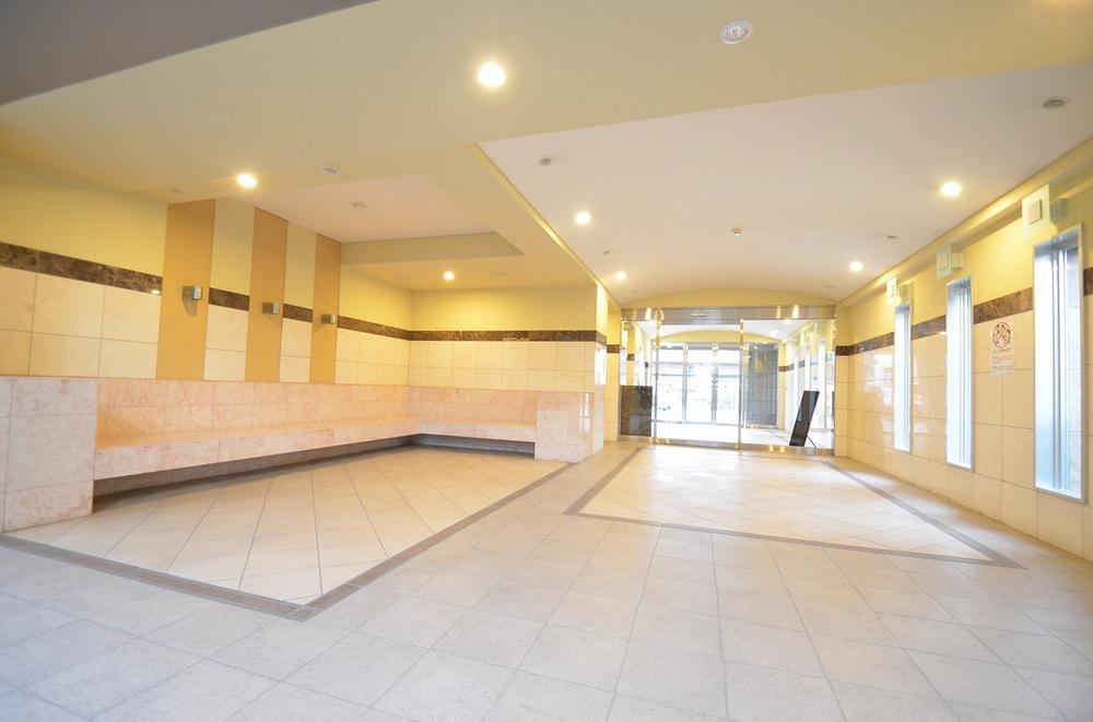 Entrance. Common areas