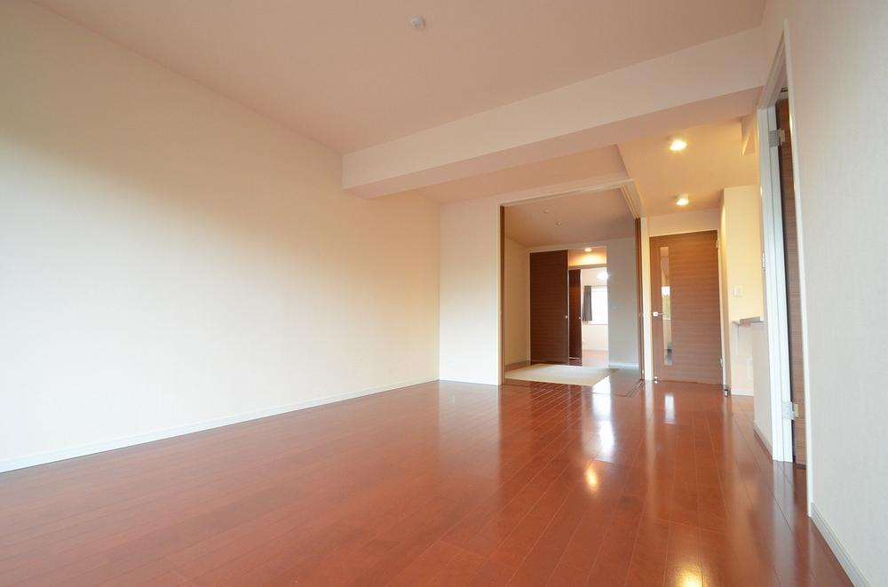 Living. Relax in the living room of calm hue ☆