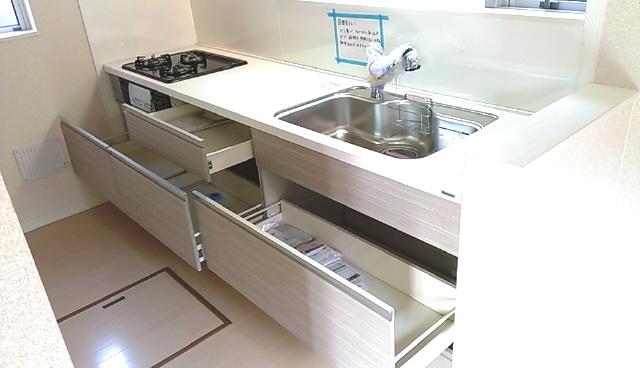 Kitchen. Indoor (12 May 2013) Shooting