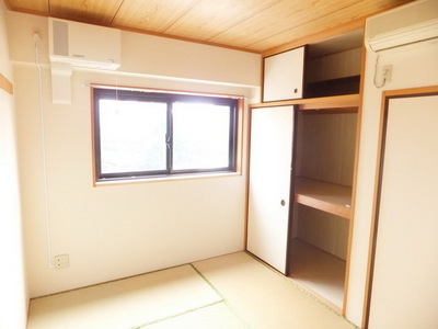 Living and room. ☆ Japanese-style rooms with storage Calm ☆
