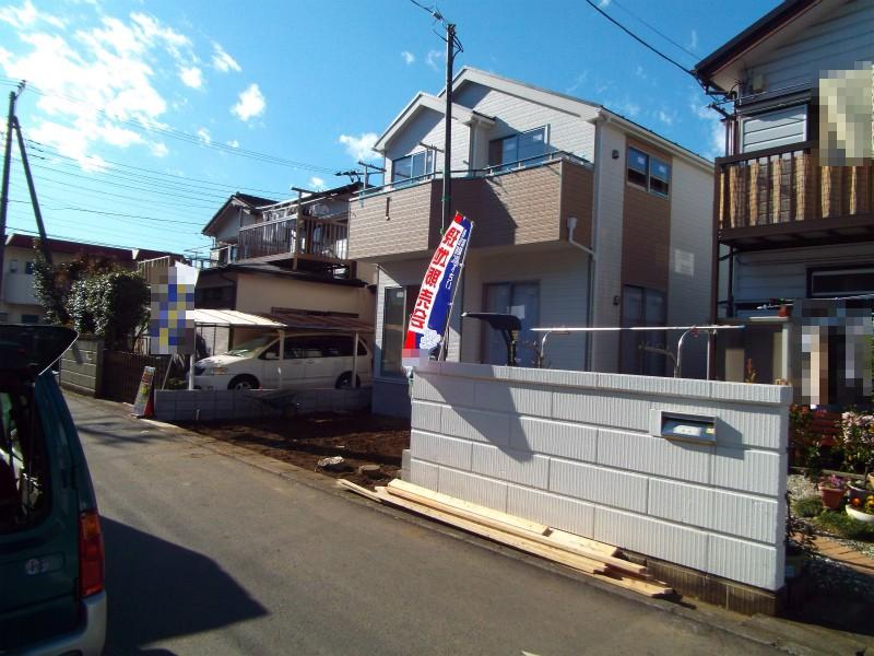 Local photos, including front road. Local (12 May 2013) Shooting