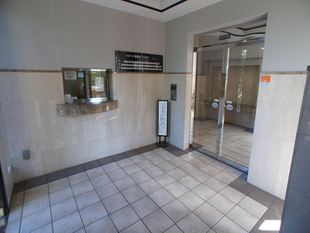 Entrance. Common areas