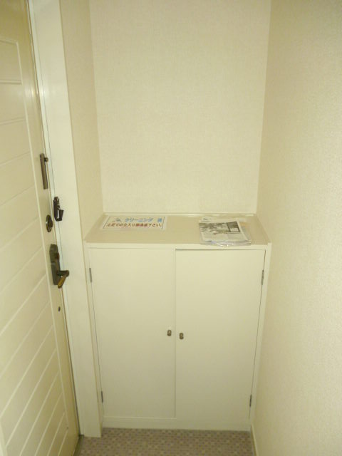 Entrance. Cupboard