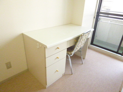 Living and room. Women-only! Optimal size for students living alone, Enough to be placed a bet