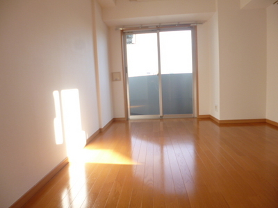 Living and room. ☆ Day pat ☆