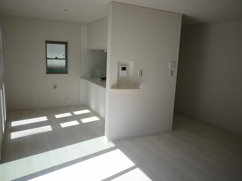 Same specifications photos (living). LDK16 quires more, All room pair glass