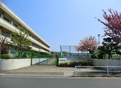 Primary school. 1200m to Okura elementary school