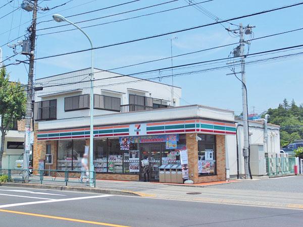 Convenience store. Seven-Eleven 860m until Machida Noketani shop
