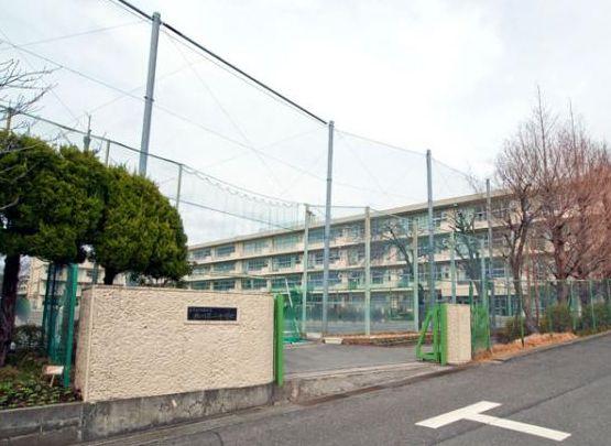 Junior high school. 800m up to junior high school Tsurukawa the second junior high school