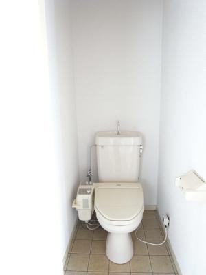Entrance. Toilet