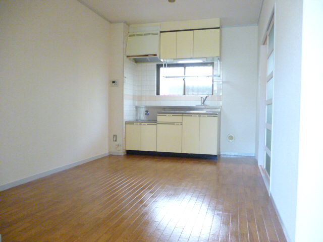 Living and room. DK