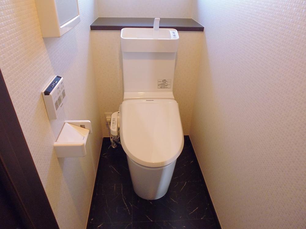 Toilet. No.1