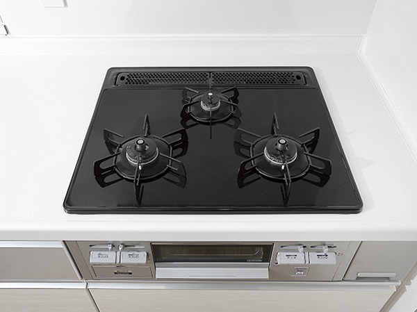Kitchen.  [Glass top 3-burner stove] It has adopted the easy-to-use glass-top stove in the heat resistance.