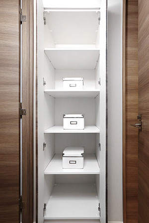 Receipt.  [storage] In the "Plessis-cho Tanaka-cho", To pursue the goodness of the high storage capacity and ease of use, Including the walk-in closet, Such as the trunk room to help in the housing, such as a golf bag, We have prepared a number of storage space. (Photo MonoIri)