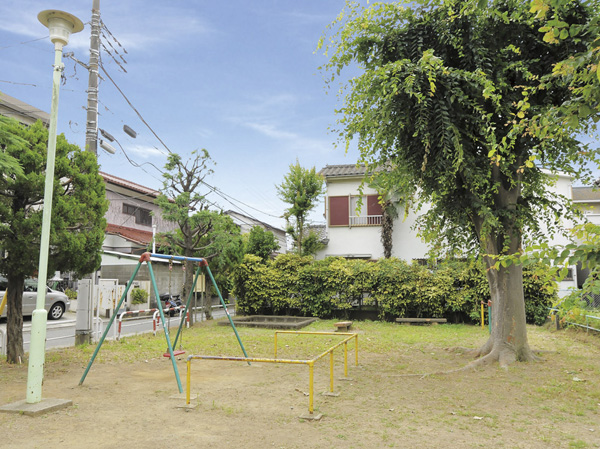 Surrounding environment. Morino first children's amusement park (14 mins, About 1110m)
