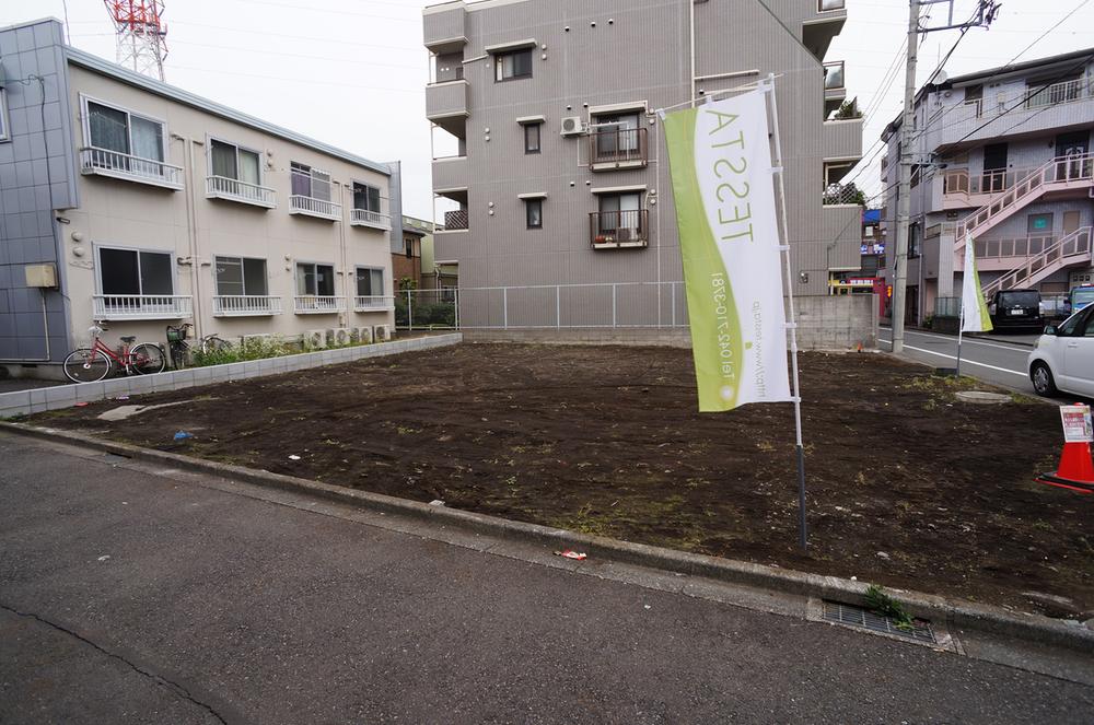 Local photos, including front road. Local (11 May 2013) Shooting