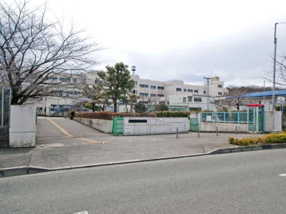 Junior high school. 1354m until Machida City Koyamada junior high school