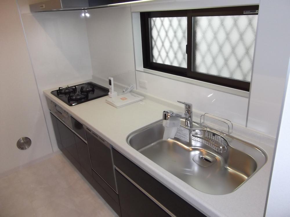 Kitchen. System kitchen with dish washing dryer with a water purifier