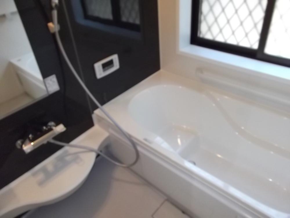 Bathroom. Unit bus with electric bathroom dryer