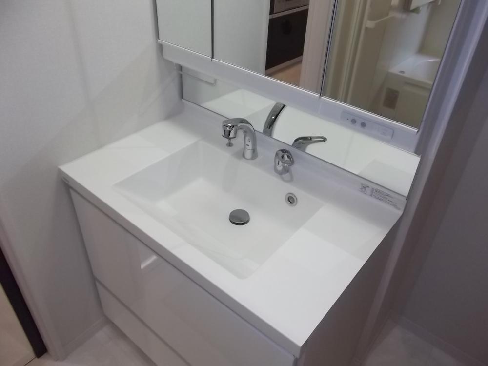 Wash basin, toilet. bathroom ・ Large vanity