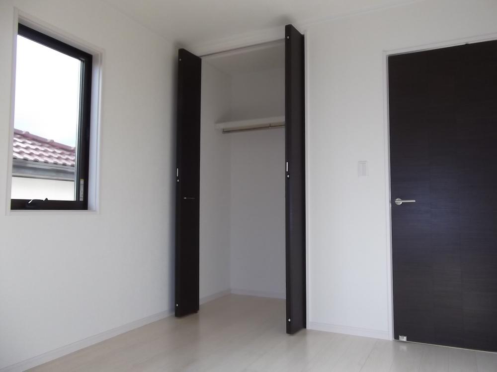 Receipt. Western-style 6 Pledge closet of southwest angle room