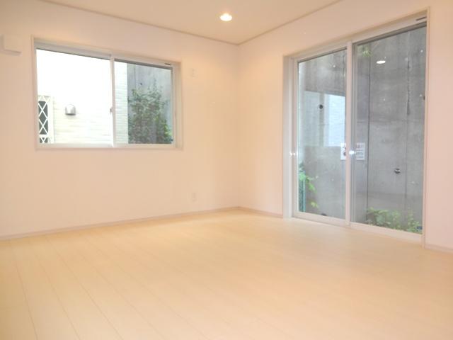 Local photos, including front road. Building 3 living