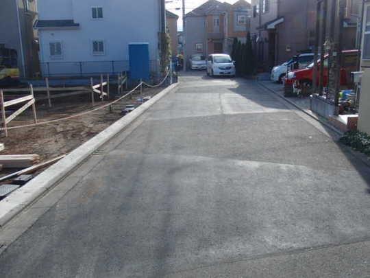 Local photos, including front road. Frontal road