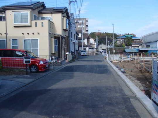 Local photos, including front road. Frontal road