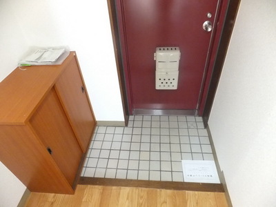 Entrance. ☆ Shoes closet equipped ☆