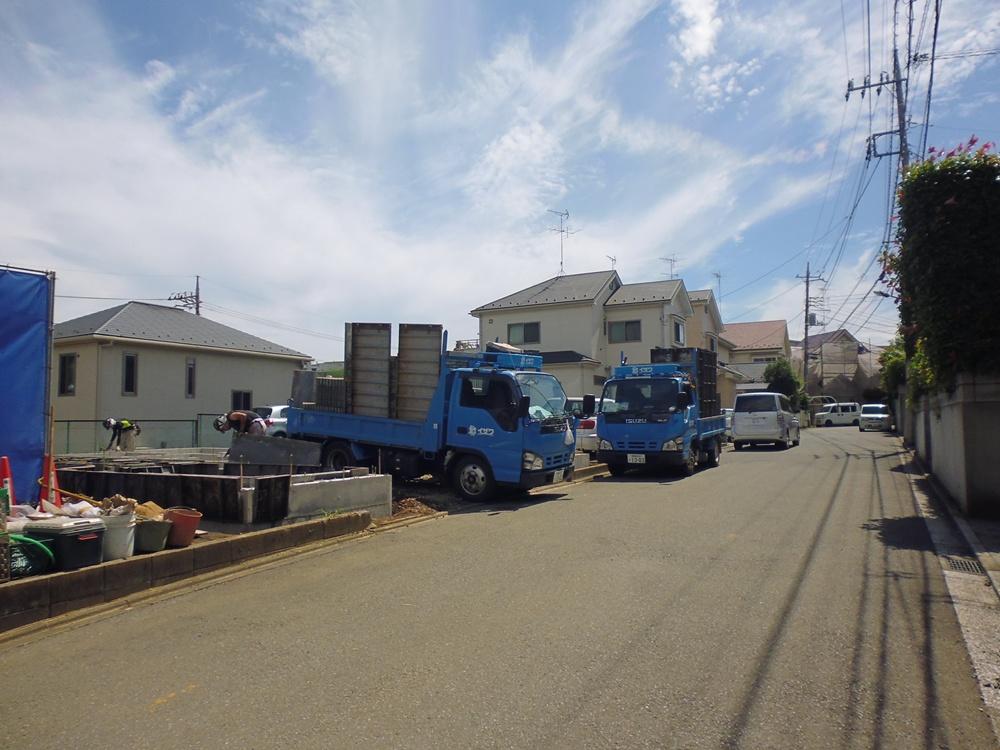 Local photos, including front road. Local (06 May 2013) Shooting