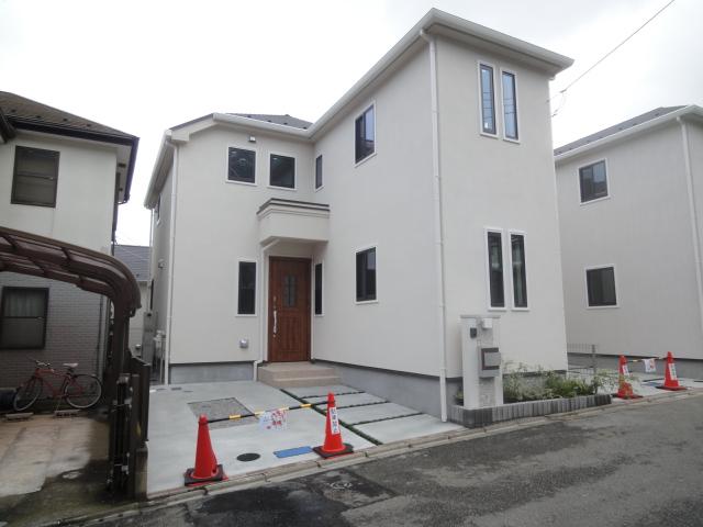 Local appearance photo. Building 2