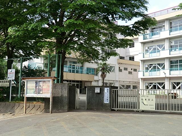 Junior high school. Minamioya since junior high school to be able to school by also a safe way to 850m junior high school, It is also safe for children ☆