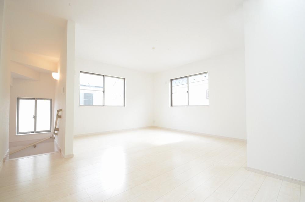 Living. Indoor (10 May 2013) Shooting, Relax in a bright shade of living