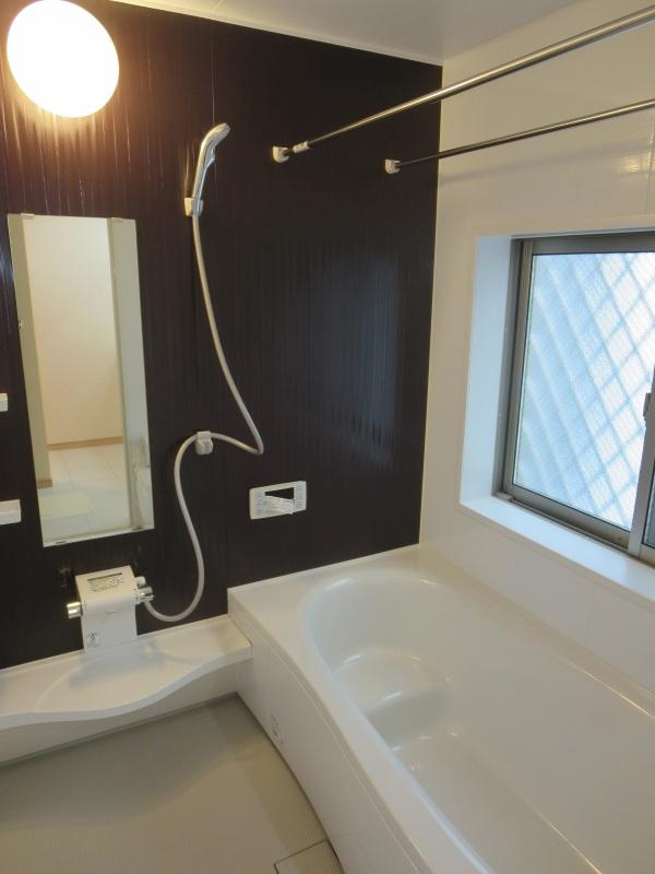 Bathroom. Bathroom to heal fatigue of the day there are spacious 1 tsubo.