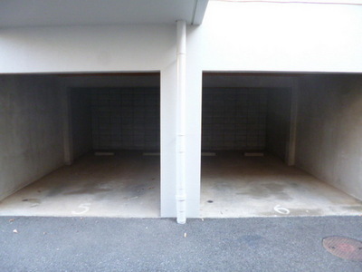 Parking lot. ☆ On-site parking ☆