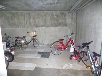 Other common areas. ☆ Roof Yes of bicycle parking ☆