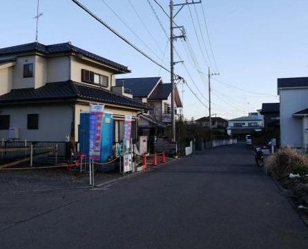 Local photos, including front road. Car of passing effortlessly!