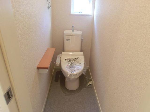 Toilet. 1 Building