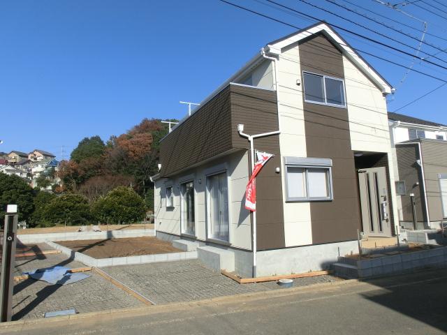 Local appearance photo. Building 2