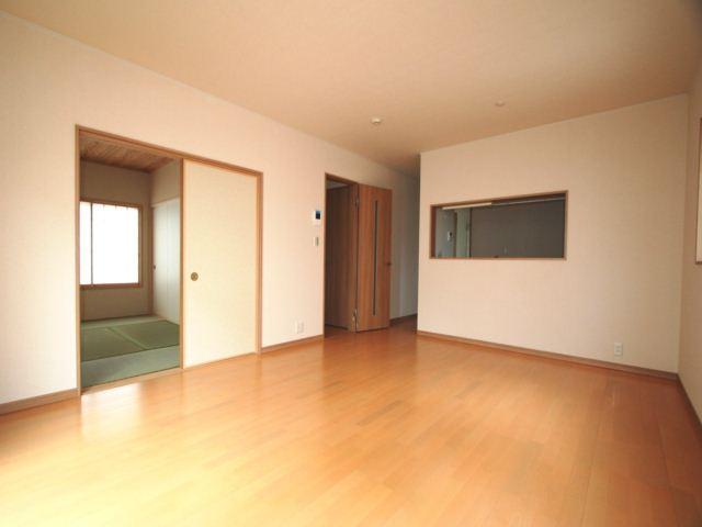 Same specifications photos (living). Same specifications